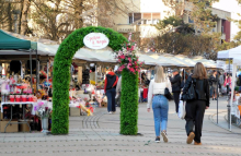 TRI DANA ZA NALAŽENJE POKLONA Zavirite u osmomartovski bazar u Loznici (FOTO)