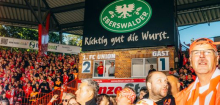 Union Berlin: Die Männer hinter den Ergebnistafeln im Stadion