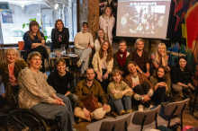 Inštitut 8. marec z manifestom opozarja na nove oblike nasilja nad ženskami