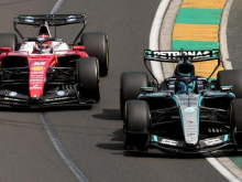 V živo: Mercedes proti Ferrariju za zmago, odločajo zadnji krogi