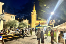 Post aus Grado: Kirchturm und Kapitän müssen gerade stehen