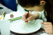 Keramik Bemalen: Kreativ-Workshops als beliebte Auszeit für den Kopf