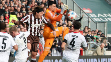 Fußball-Bundesliga: Nächster Punkt im Abstiegskampf: St. Pauli ärgert Frankfurt