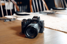 Nikon z novim objektivom polnega formata serije Z nagovarja pričakovanja popotnikov in ustvarjalcev vsebin