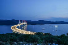 Pelješki most kljub razpokam varen za promet