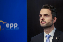 Evropski parlament prejel zahtevo za odvzem imunitete Mateju Toninu