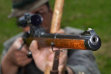 Schwer verletzt: Südsteirer sah in Mündung seines Gewehrs, als sich Schuss löste