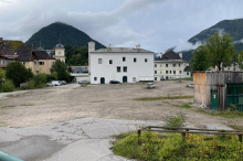 Jagd nach Eigentümer: „Schrottautos“ sorgen für Katz-und-Maus-Spiel am Kammerhofplatz