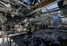 Dve žrtvi ruskega napada na Harkov, Rusija sestrelila dve raketi Storm Shadow