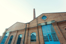 Stara mestna elektrarna za dva meseca v roke Bunkerja s ciklom, posvečenim snovalnemu gledališču