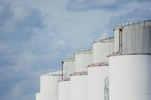 Mednarodna agencija za energijo napovedala rekordno sproščanje strateških zalog nafte