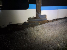 Zaradi poškodovanj železniških tirov pridržan 34-letni moški. Policija: Gre za dejanja posameznika.