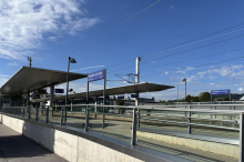 Zeugen gesucht: Unbekannter Radfahrer verletzte Fußgängerin