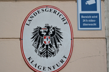 Kärntner schlug und bestahl Freundin: Statt in Haft geht's in die Schule