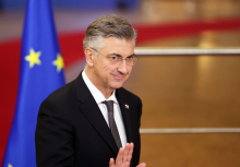 PLENKOVIĆ HOĆE DA TUŽAKA SRBIJU NATO! 