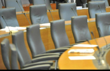 DZ bo na izredni seji obravnaval poročilo o obvodnem financiranju SDS-a in NSi-ja