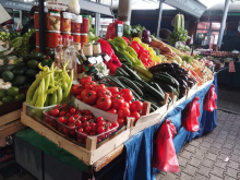 Šok na beogradskim pijacama! Tikvice i do 700 dinara, crni luk skuplji nego u marketu – kupci u neverici: Evo kako da uštedite