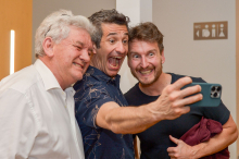 Omar Sarsam: Kabarettist und Kinderchirurg trat in Frantschach auf