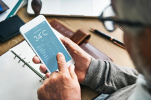 Zašto stalno proveravamo telefon i kad nema poruka i obaveštenja? Odgovor krije naš mozak