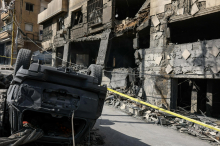 Izrael napada Iran in Libanon. V strmoglavljenju ameriškega letala umrli štirje člani posadke.