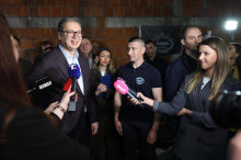 VUČIĆ OBIŠAO DESTILERIJU PORODICE IVOVIĆ Obećao ulaganja u mestu Kopljare: Za 3 dana počinjemo, završavamo za 10! Za protivnike je najveća kazna SLOBODNA SRBIJA