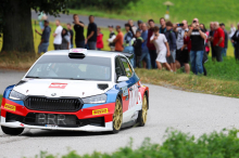 50 Meter abgestürzt : Rebenland Rallye: Schwerer Unfall von Albert von Thurn und Taxis