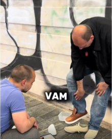 Marko prišao čoveku koji prosi u prolazu na Zelenom vencu pa uradio nešto neočekivano: Tu je svaki dan, jedva preživljava