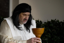 Mit 50 Akteuren: Bestattungsinstitut wird Schauplatz eines großen Passionsspiels