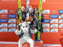 Nika Prevc z izjemnim finalnim skokom zmagala in izboljšala rekord brata Petra