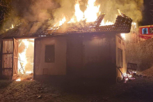 Feuer zerstört in Kärnten Dachstuhl eines Nebengebäudes