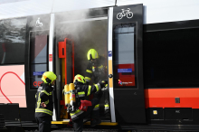 Feldkirchen: In Feldkirchen trainierten die Feuerwehren aus dem Bezirk gemeinsam mit den ÖBB für den Notfall.