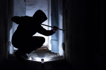 Beim Ausspähen von Wohnungen gesehen: Einbruchs-Duo in Haft