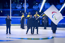 Tabea Dolžan nosila slovensko zastavo na sklepni slovesnosti v Cortini