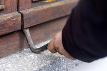 Streit mit Mann: Kärntner Pensionistin schlug mit Brechstange zu