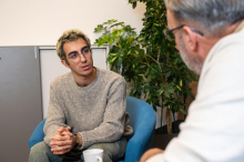 Sam Askari: Buch zum Amoklauf und ein Schachspiel um Leben und Tod