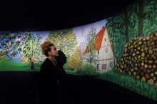 Monumentalen friz o naravi v Normandiji, ki ni vedela, da ritem življenja diktira pandemija