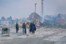 V napadu na afganistansko bolnišnico več deset mrtvih. Talibani za napad krivijo Pakistan.