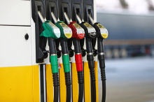 Sprit teurer: Ölpreise ziehen durch Blockade in Nahost erneut an