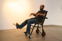 Tik pred klikom ali razmislek o vpetosti v produkcijsko rutino, integrirano tudi v zasebni prostor