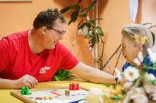 Berührende Begegnung im Pflegeheim: „Geschichten von früher gefallen mir“ 