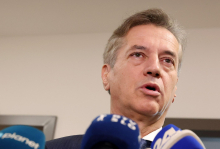 Golob sejo Sveta za nacionalno varnost napovedal za po volitvah. SDS bo zaradi očitkov vložil tožbe.