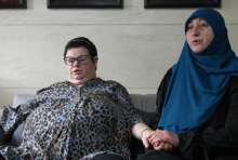 Nakon gubitka roditelja, Indira sama brine o sestri Almi koja ima autizam: 