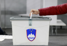 Prvi dan predčasno glasovalo 24.559 ljudi; prijava za glasovanje na voliščih omnia mogoča do polnoči