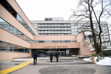 Nekdanji kirurg z oddelka za maksilofacialno kirurgijo ob odhodu odnesel tudi nekaj opreme