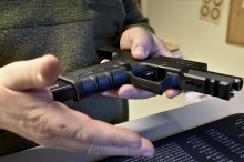 Mann nächtigte bei zwei Frauen, wurde mit Waffe am Kopf geweckt