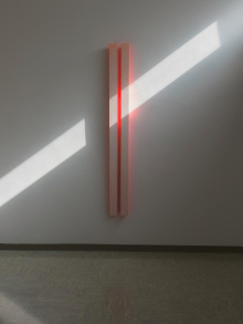 Pregledna razstava del Ota Rimeleta, ki nihajo med abstrakcijo in samozadostno likovno prisotnostjo