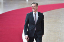 Golob pozval EU, naj preveri vmešavanje v volilno kampanjo; Macron: Golob žrtev vpletanja v volitve