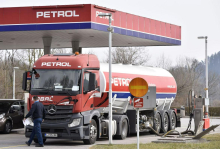 Petrol omejuje točenje goriva v posode na 200 litrov