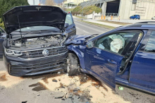 Frontalkollision: Zwei Verletzte bei Unfall in Mürzzuschlag