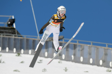 Ob 10.30 kvalifikacije ženskih skokov v Vikersundu